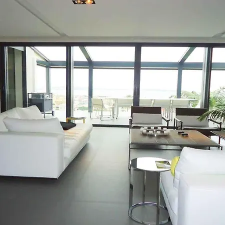 Casa vacanze Golfe-juan Sleeps 12 Pool *