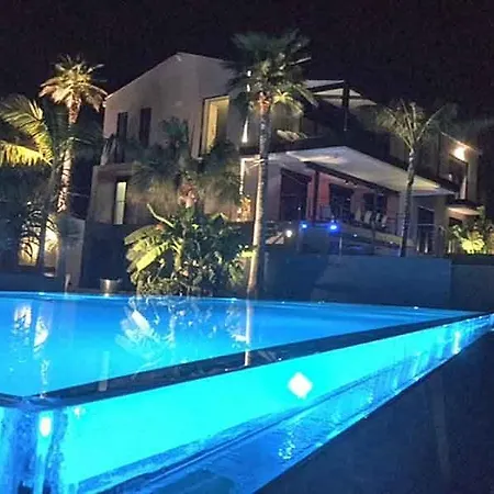 Golfe-juan Sleeps 12 Pool بيت للعطل *