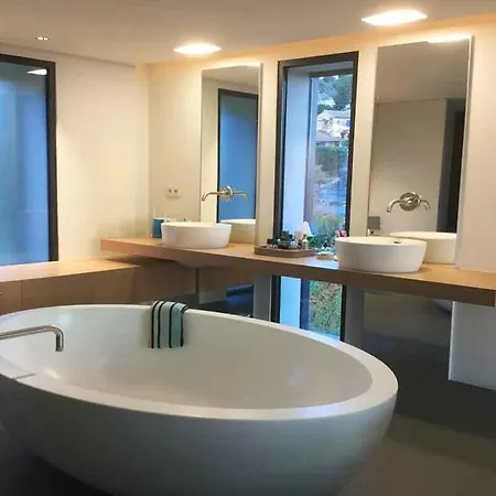 Casa vacanze Golfe-juan Sleeps 12 Pool